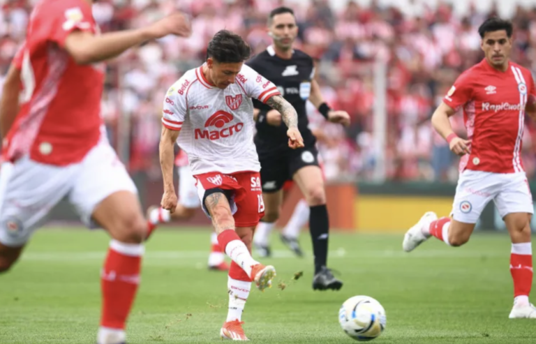 Instituto derrotó 2-0 a Argentinos 